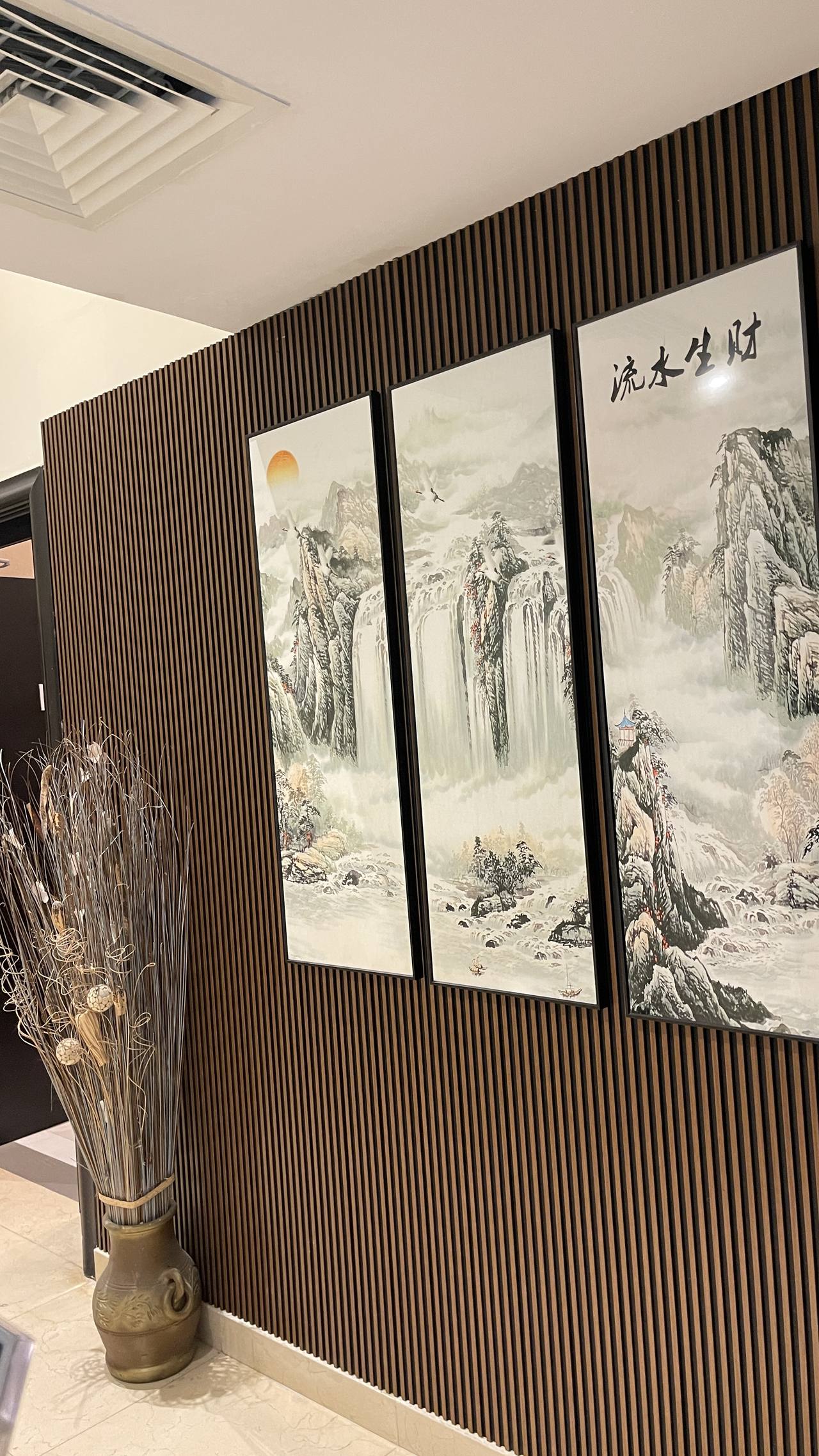 Decor wall art inside Wifi Spa